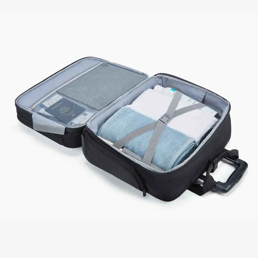 Motiv 17.3 Inch Rolling Laptop Suitcase